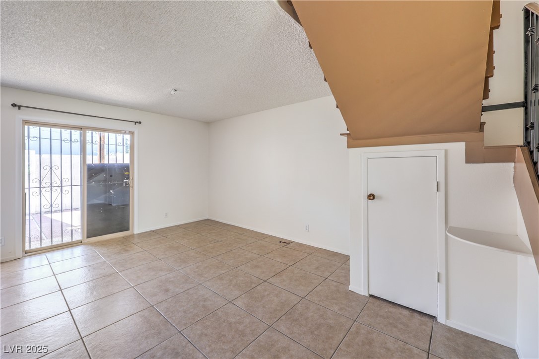 576 Willow Green Drive Property Photo 13