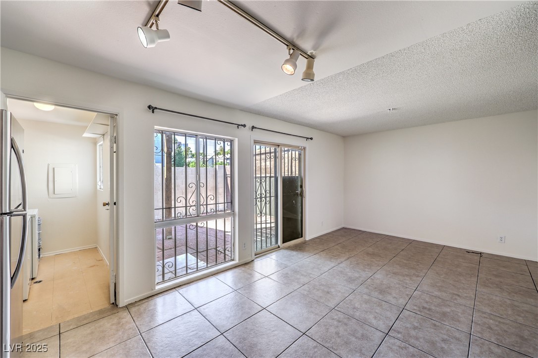 576 Willow Green Drive Property Photo 14