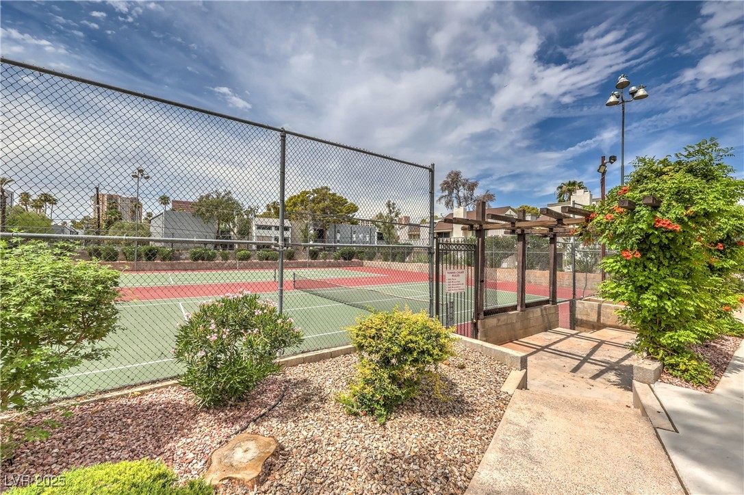 576 Willow Green Drive Property Photo 32