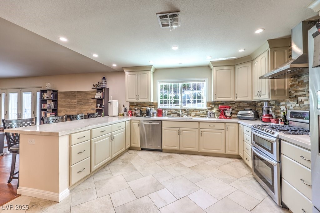 4095 Ridgewood Avenue Property Photo 8