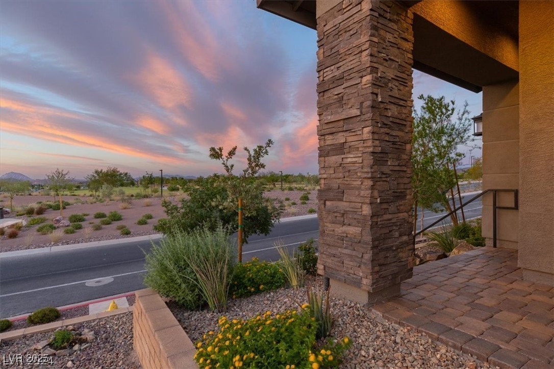 805 East Sunset Road Property Photo 8