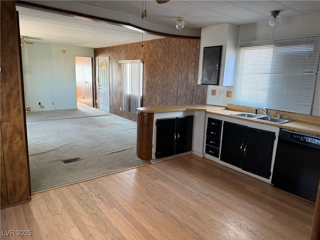 2050 Lewis Street Property Photo 9