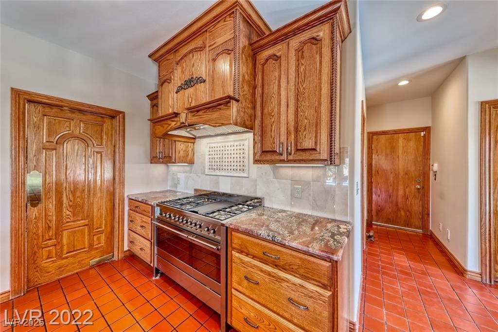 220 Hallett Cove Court Property Photo 18