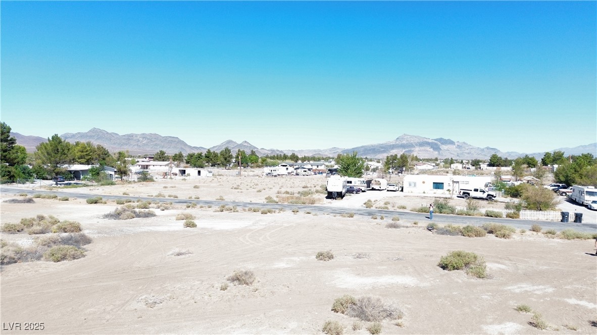 3201 West Hardy Lane Property Photo 2