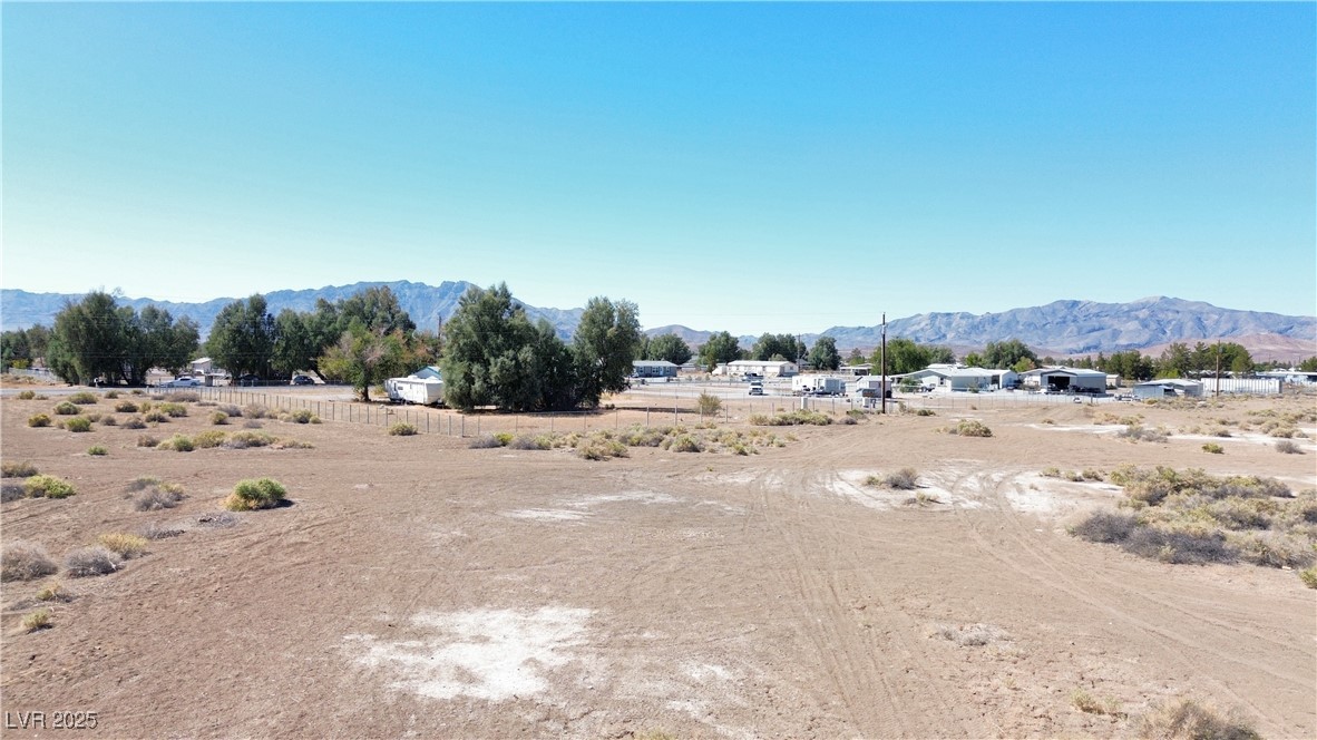 3201 West Hardy Lane Property Photo 4