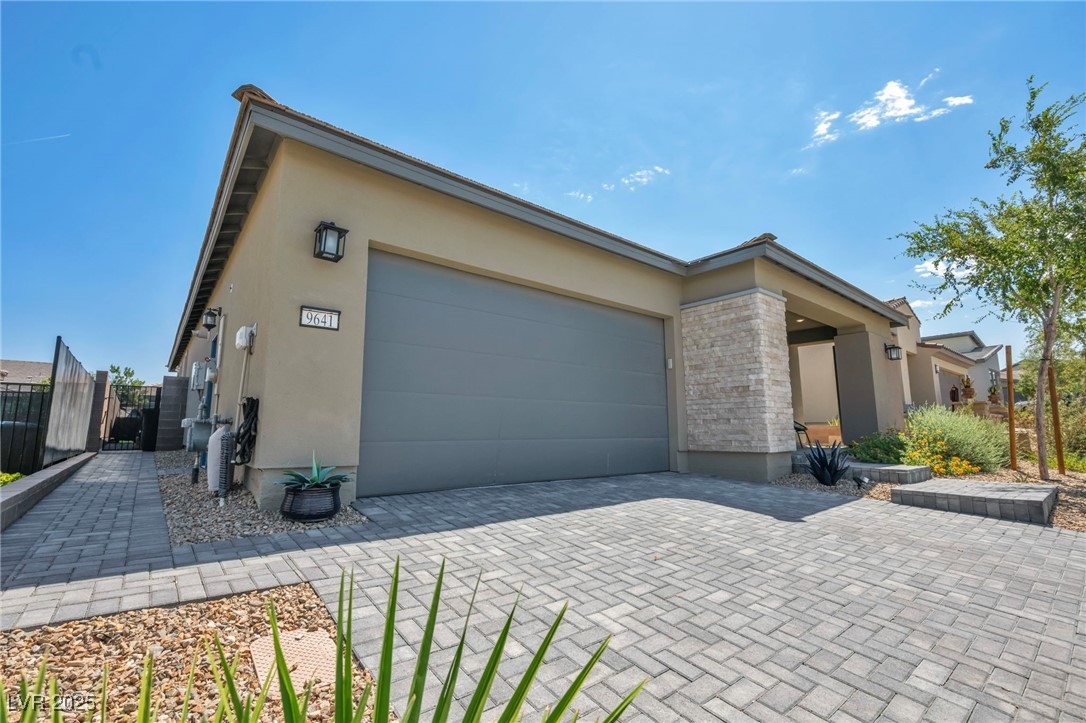 9641 Balais Drive Property Photo 6