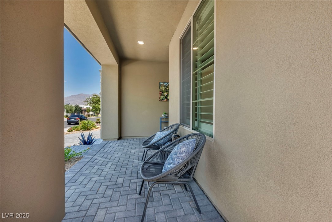 9641 Balais Drive Property Photo 9