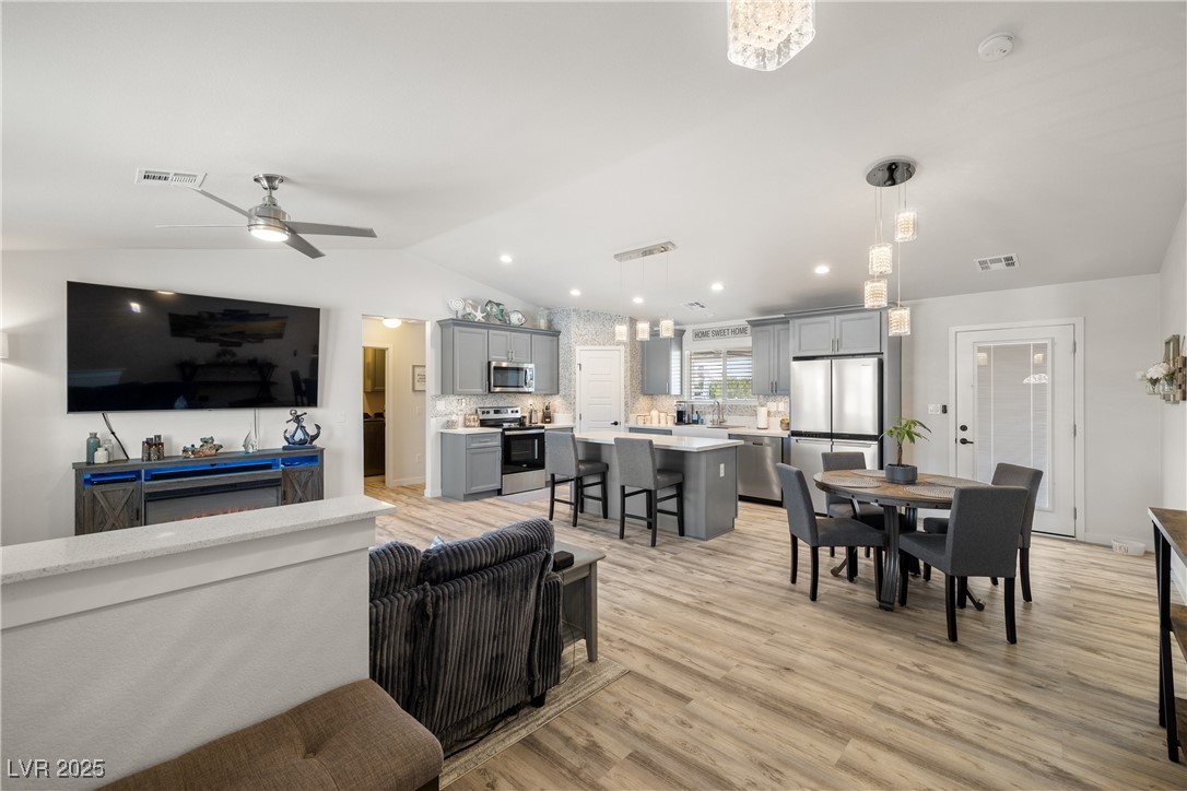 681 Indian Wells Court Property Photo 4