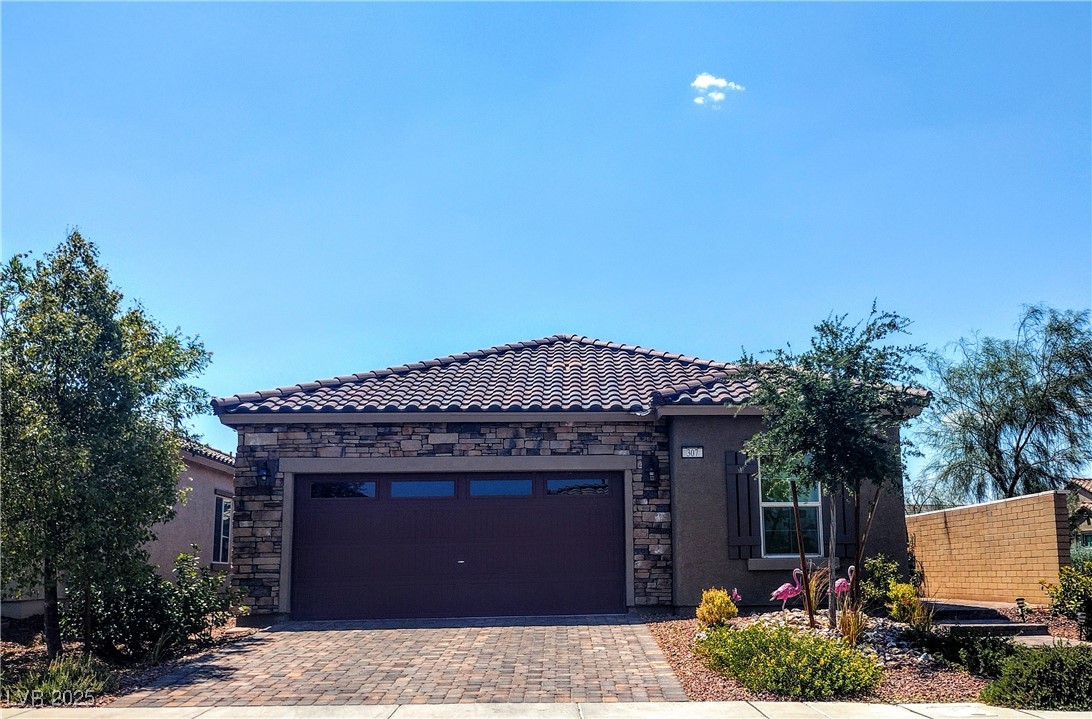 307 Crescent Verse Street Property Photo 1