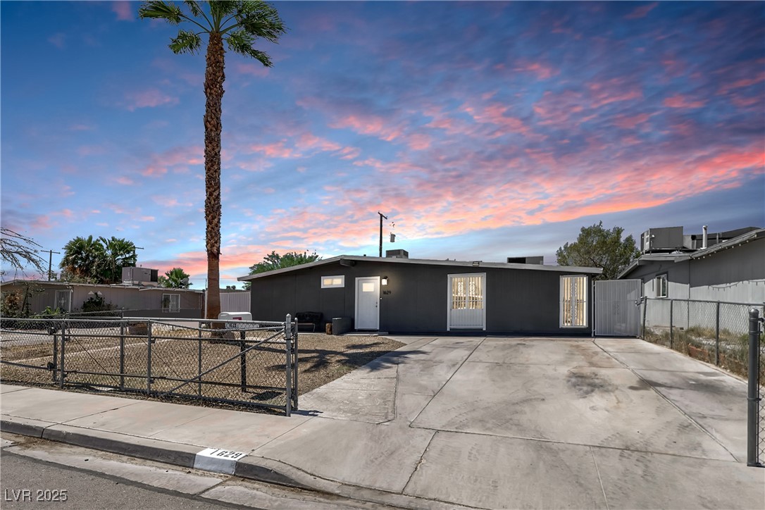 1629 James Street Property Photo 1