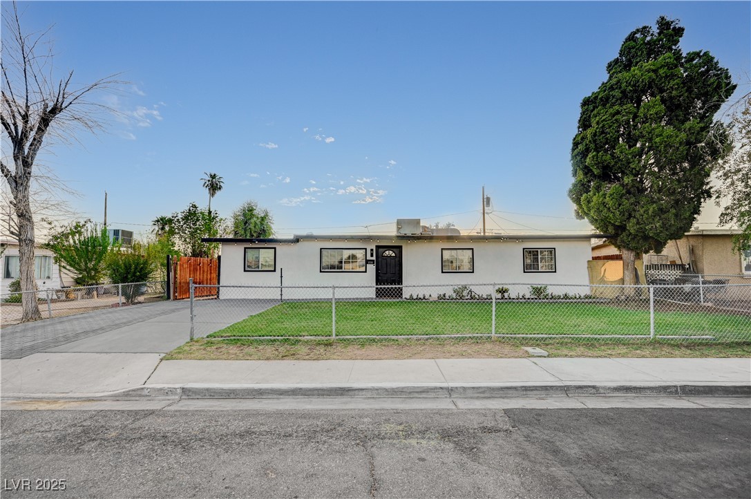2725 Holmes Street Property Photo 1
