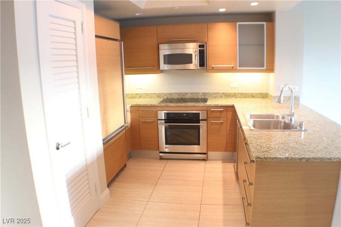 222 Karen Avenue 1006 Property Photo 1