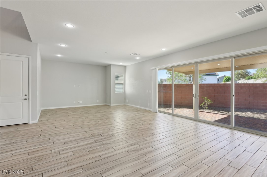 4001 Turquoise Falls Street Property Photo 9