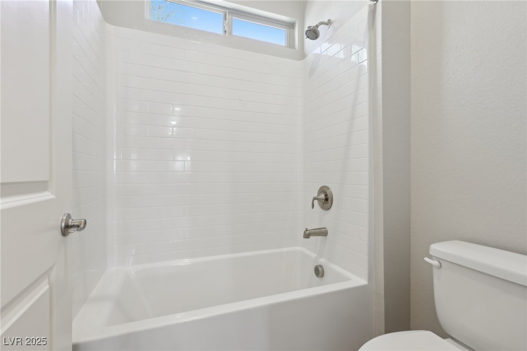 4001 Turquoise Falls Street Property Photo 28