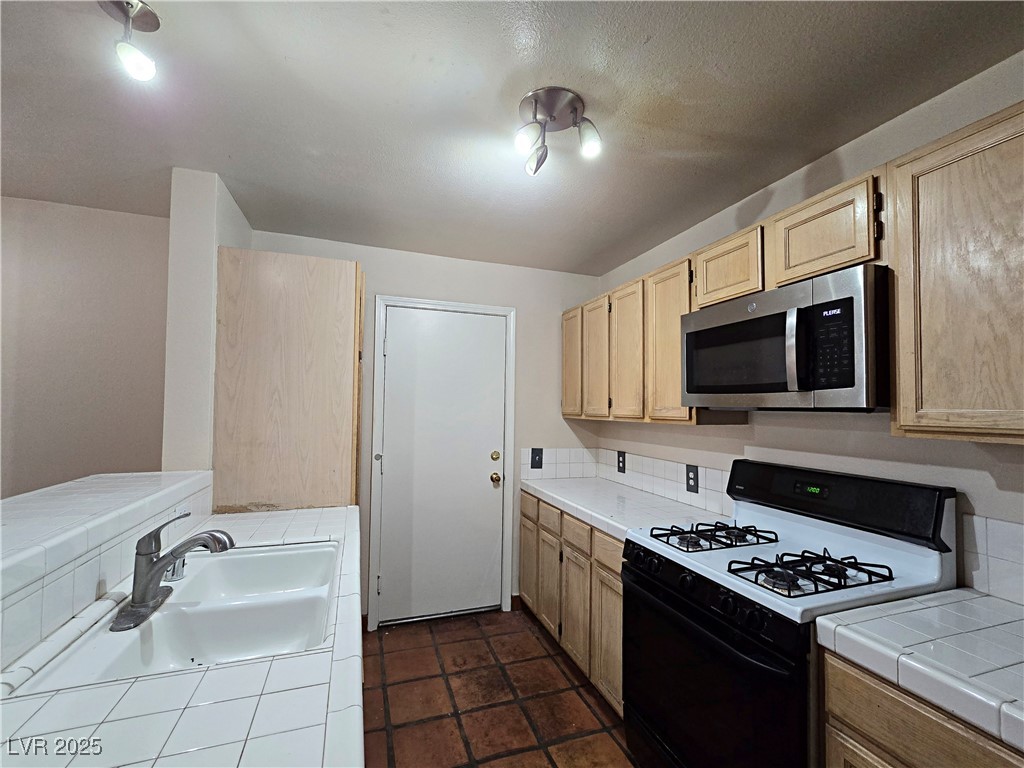 8452 Boseck Drive 106 Property Photo 9