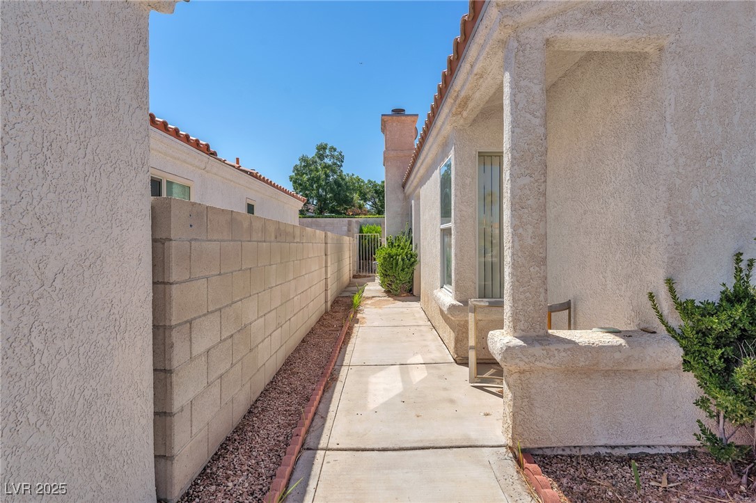 6637 Lund Drive Property Photo 4