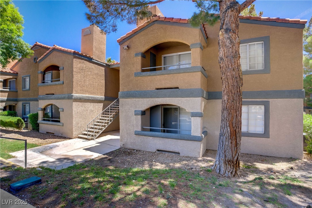 220 Mission Newport Lane 105 Property Photo 1