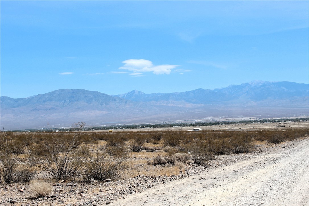 5561 West Betty Avenue Property Photo 4