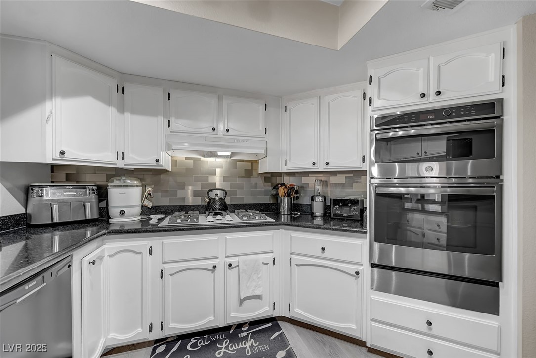 3757 North Torrey Pines Drive Property Photo 7