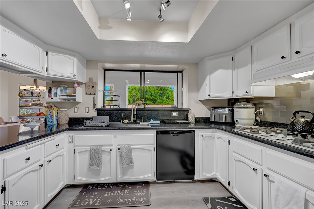 3757 North Torrey Pines Drive Property Photo 10