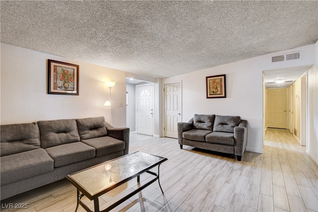 1620 Kenneth Street Property Photo 7