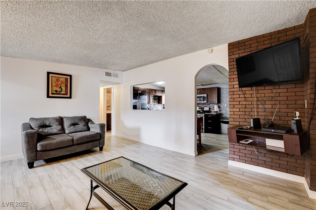 1620 Kenneth Street Property Photo 8