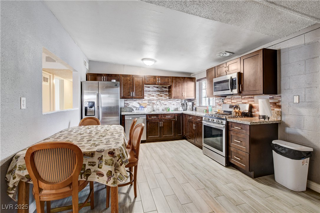 1620 Kenneth Street Property Photo 12