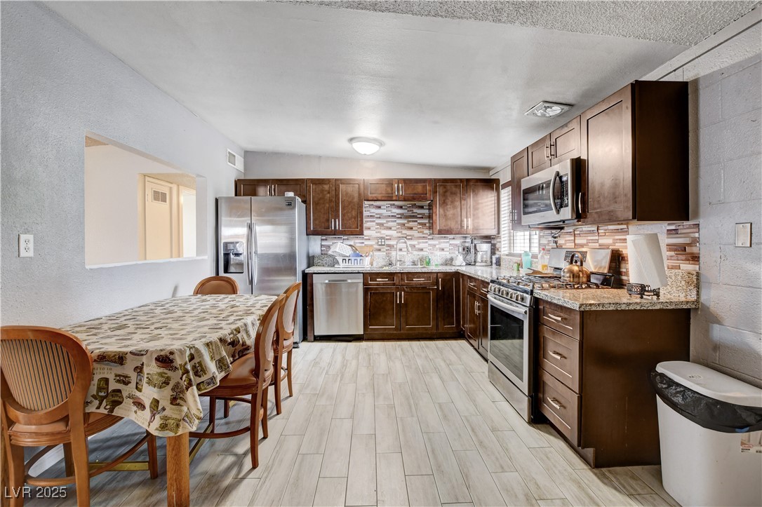 1620 Kenneth Street Property Photo 13