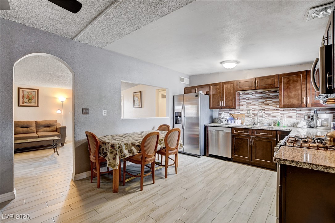 1620 Kenneth Street Property Photo 14