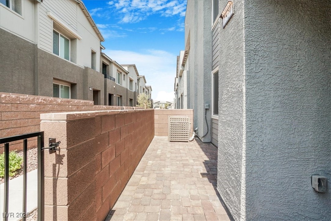 1529 Eva Crossing Place Property Photo 7