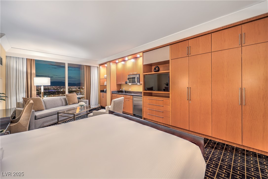 2000 Fashion Show Drive 5019 Property Photo 4