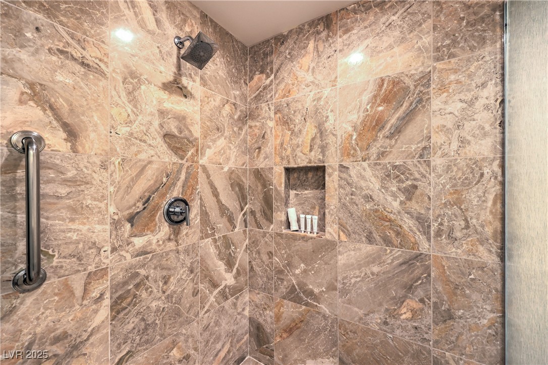 2000 Fashion Show Drive 5019 Property Photo 22