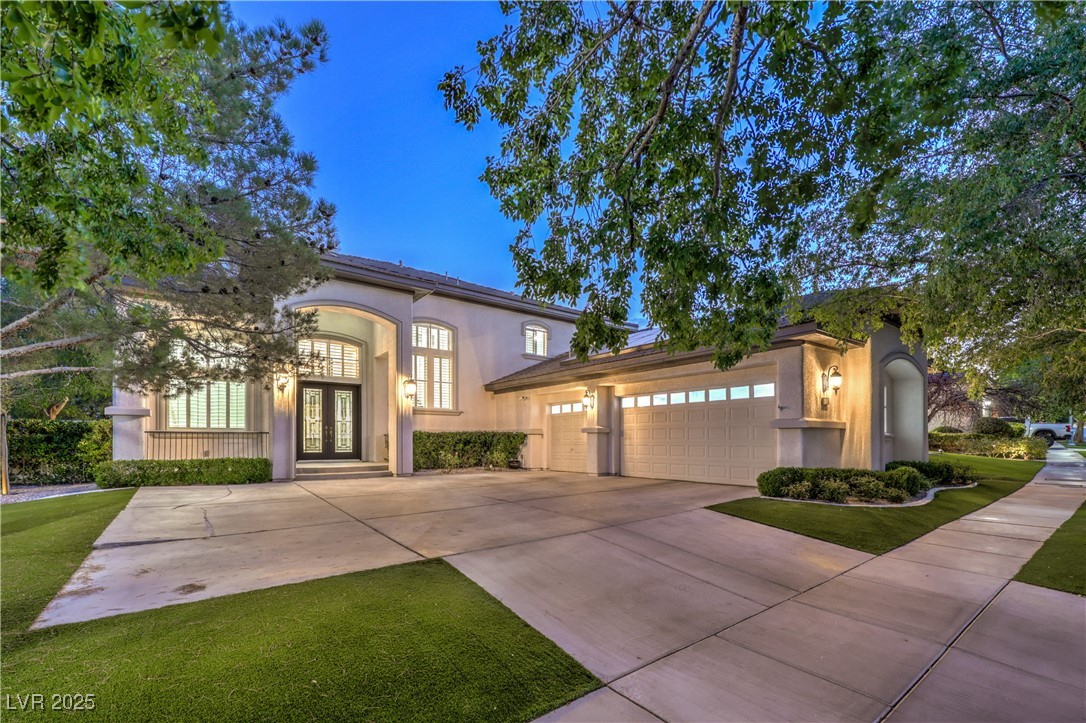 9317 Fontainbleu Property Photo 2