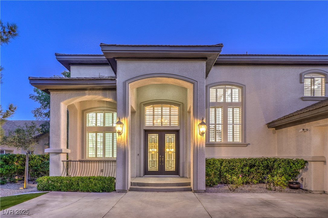 9317 Fontainbleu Property Photo 3