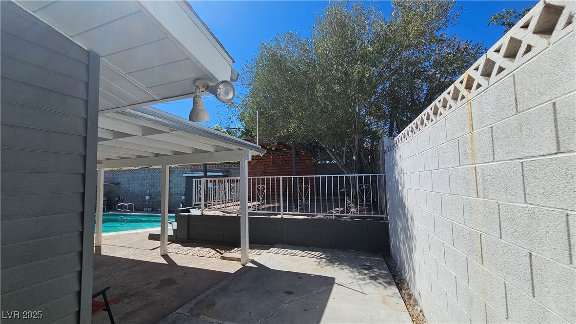 5305 Del Rey Avenue Property Photo 13