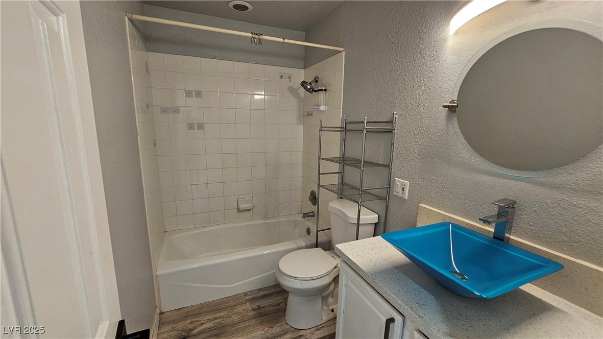 5305 Del Rey Avenue Property Photo 15