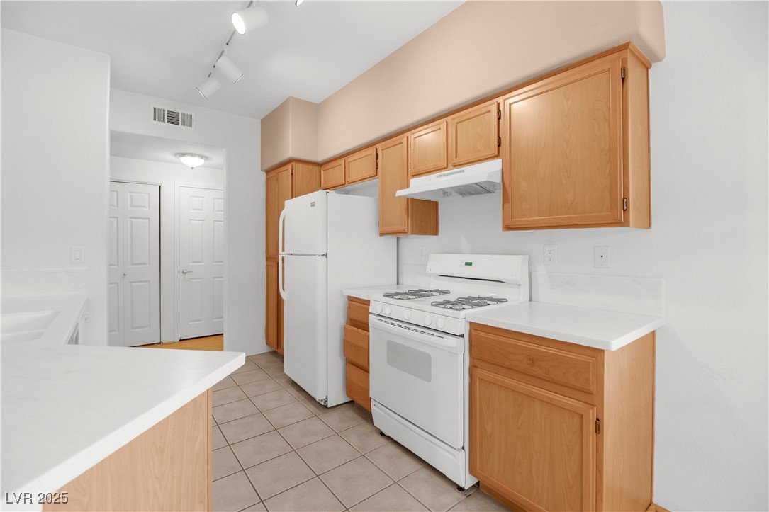 1050 East Cactus Avenue 2073 Property Photo 8