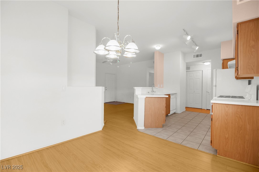 1050 East Cactus Avenue 2073 Property Photo 19