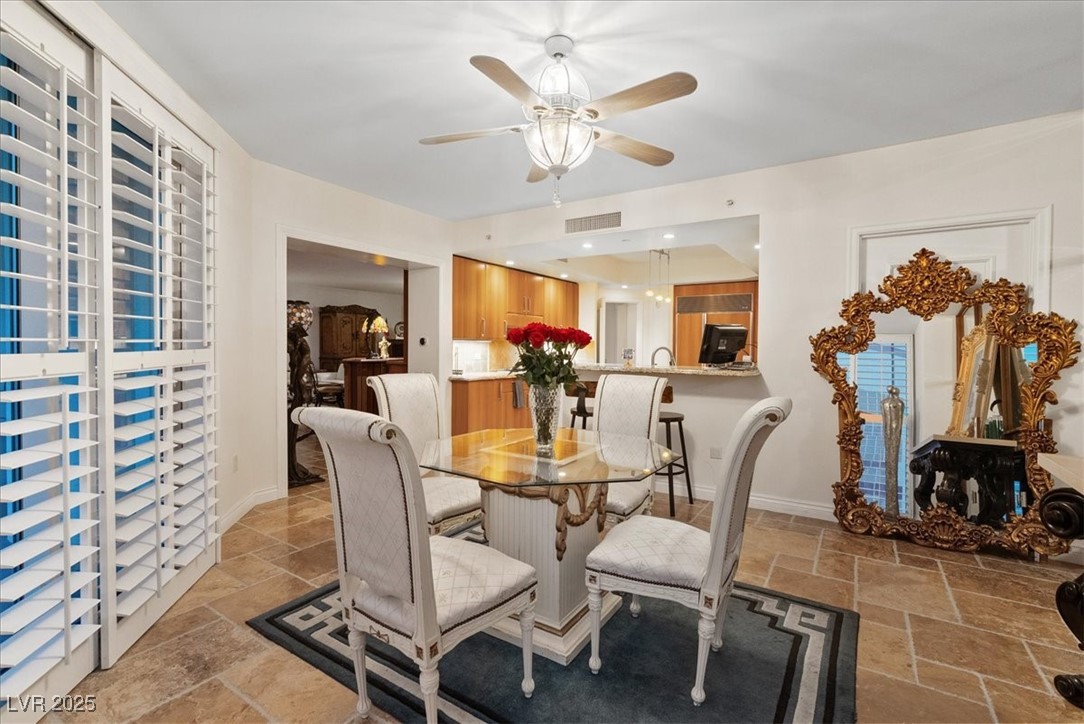 2747 Paradise Road 501 Property Photo 3