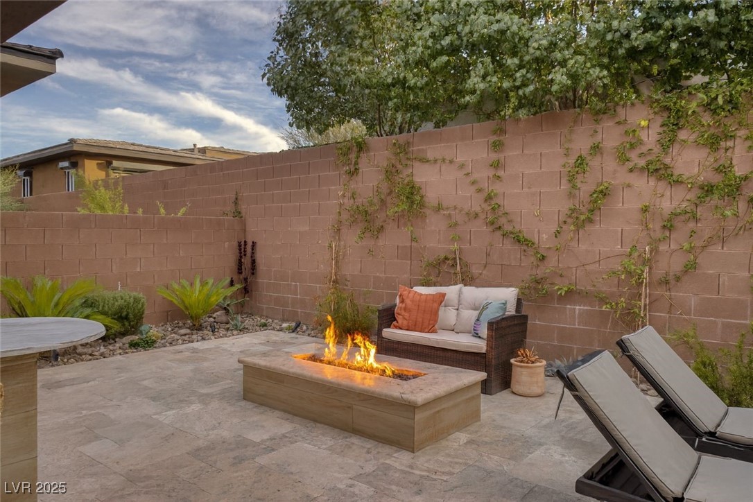 9987 Amethyst Hills Street Property Photo 5