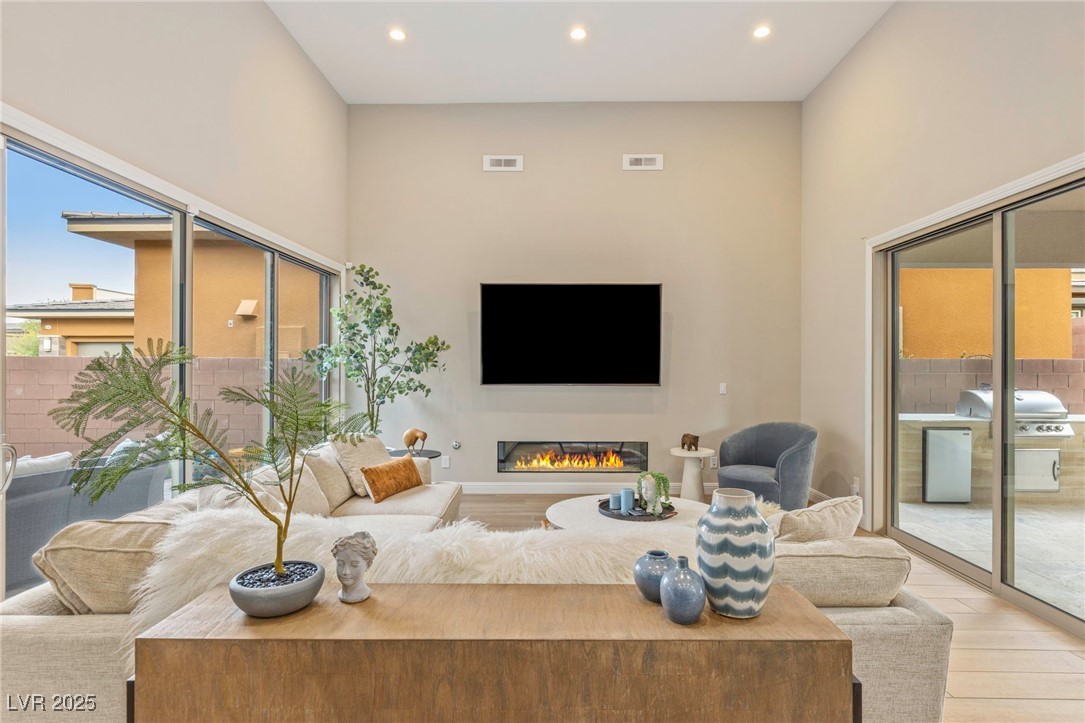 9987 Amethyst Hills Street Property Photo 8