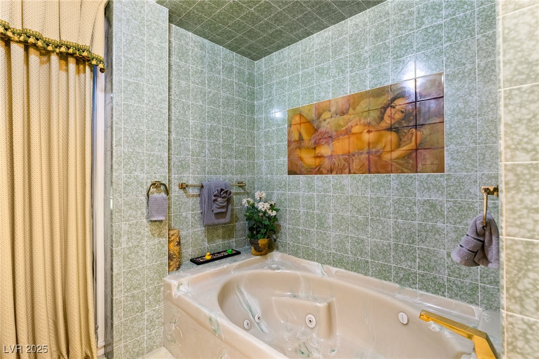 3970 Spencer Street Property Photo 29