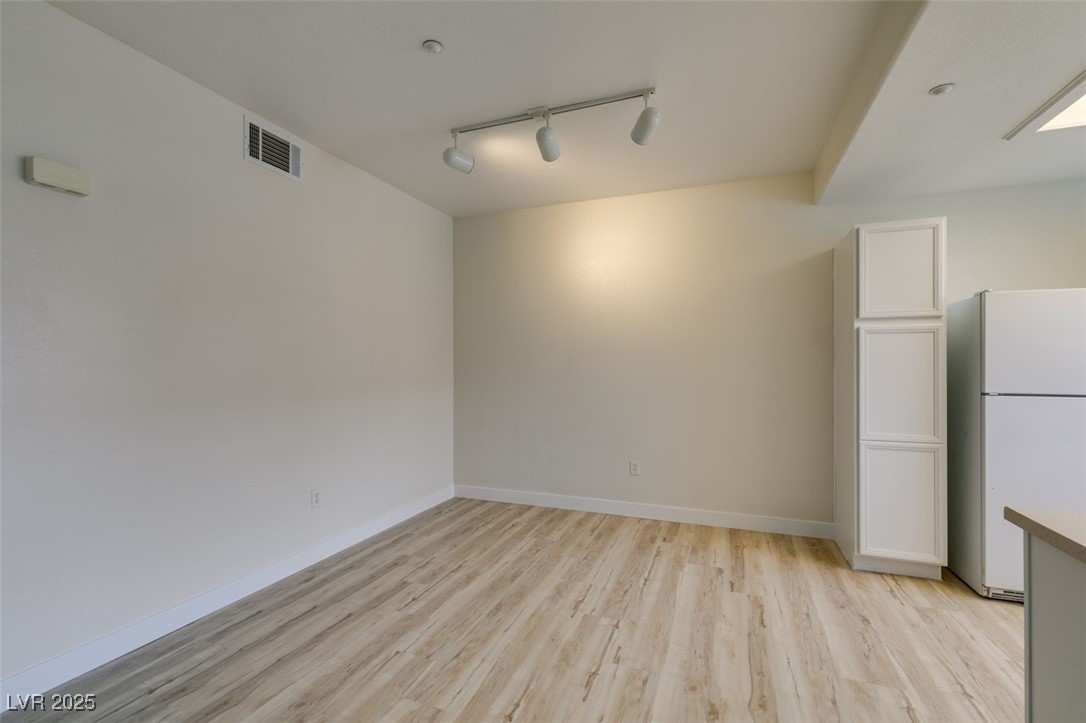 830 Carnegie Street 824 Property Photo 12