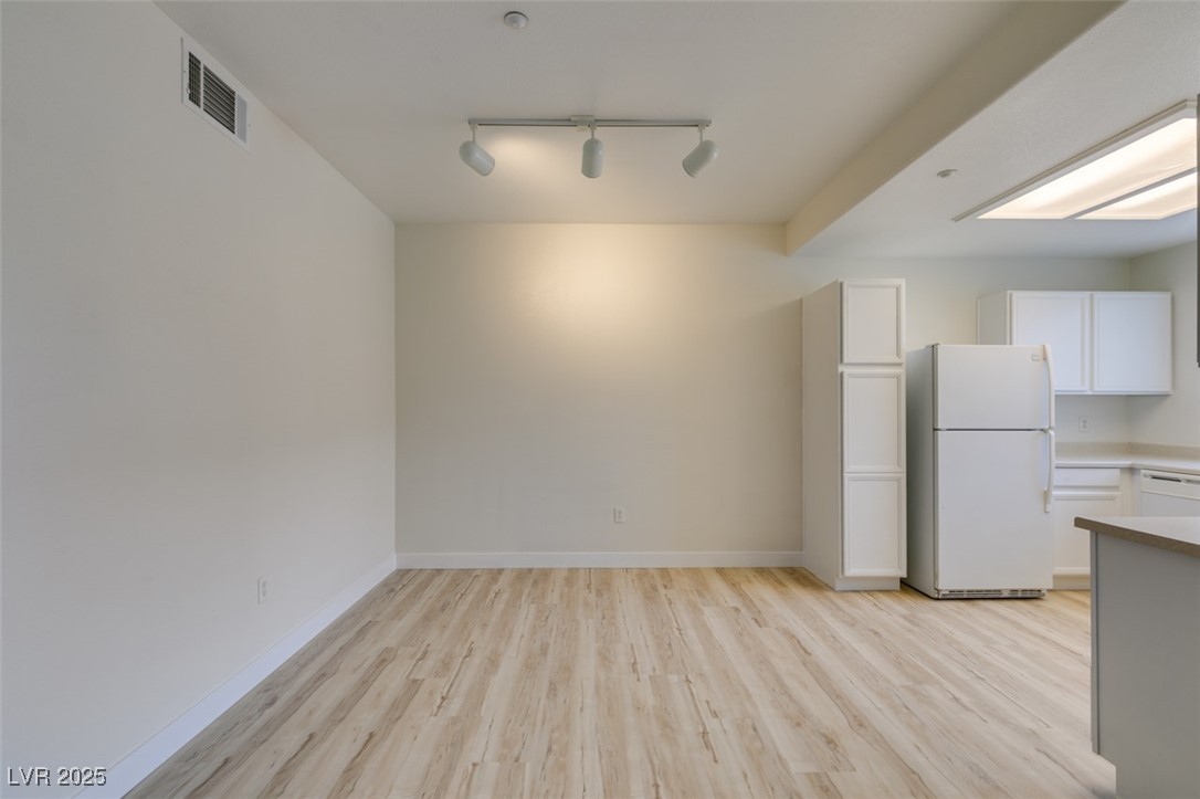 830 Carnegie Street 824 Property Photo 13