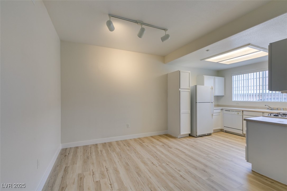 830 Carnegie Street 824 Property Photo 14