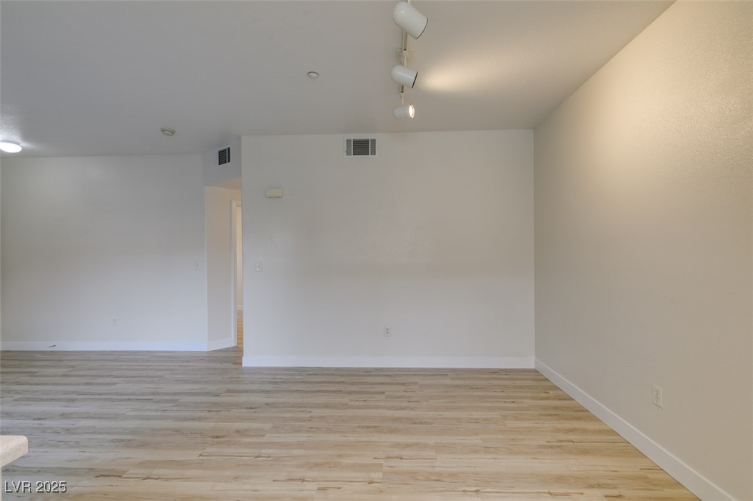 830 Carnegie Street 824 Property Photo 15