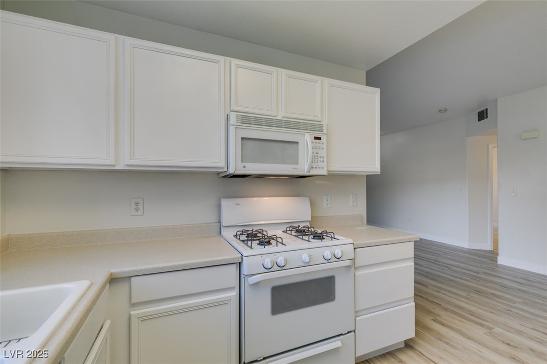 830 Carnegie Street 824 Property Photo 22