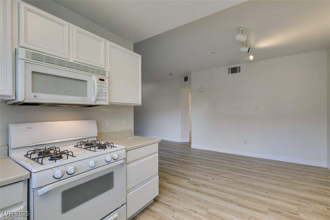 830 Carnegie Street 824 Property Photo 23