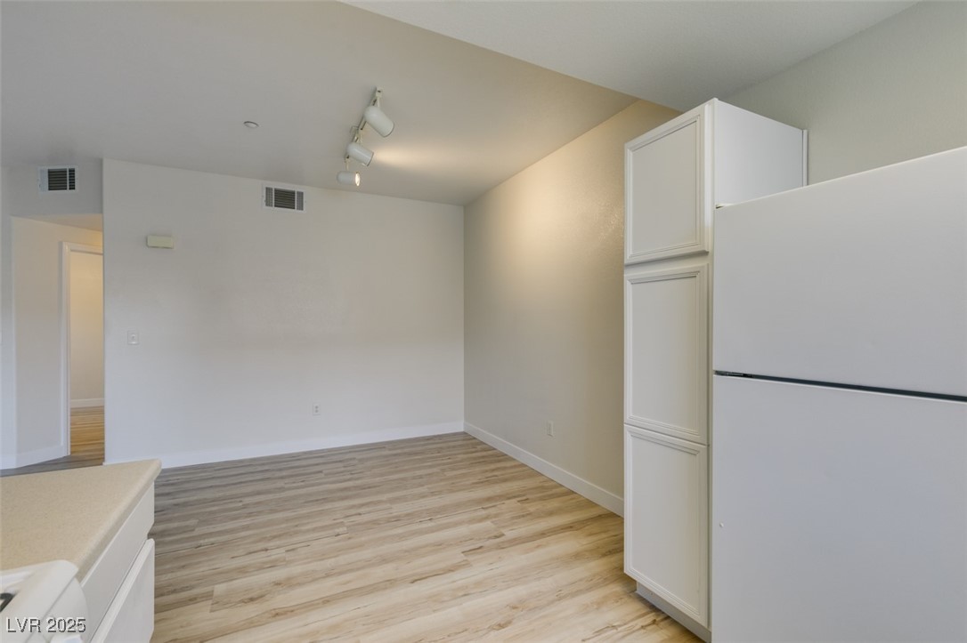 830 Carnegie Street 824 Property Photo 24