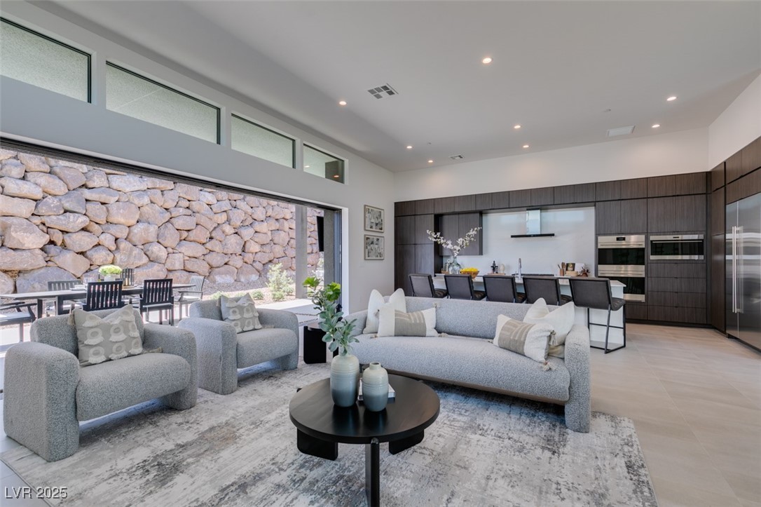 623 Dragon Mountain Court Property Photo 2